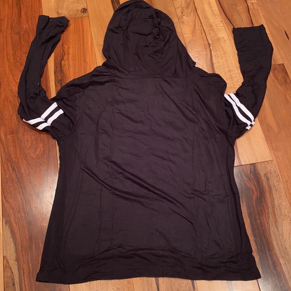 NWOT- MISS POPULAR LONG SLEEVE DISTRESSED CHECKERED HEART LONG SLEEVE- WOMENS M - Picture 4 of 4